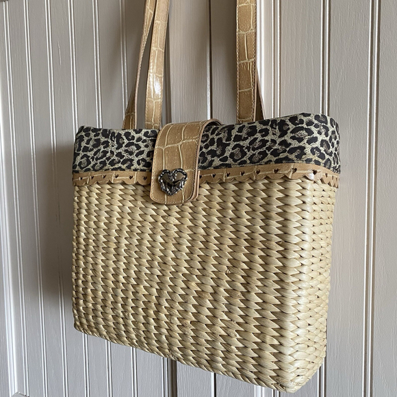 XOXO Straw Bag W/Leather Accent Heart Cutout Classic Trendy Travel BeachFun 12” - Picture 7 of 14